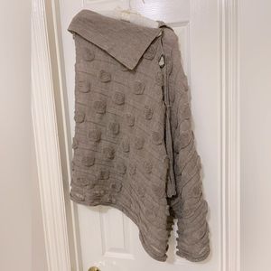 BEAUTIFUL SHUPACA Sweater; Lovely Taupe & Soft Details w/Tortoiseshell Buttons
